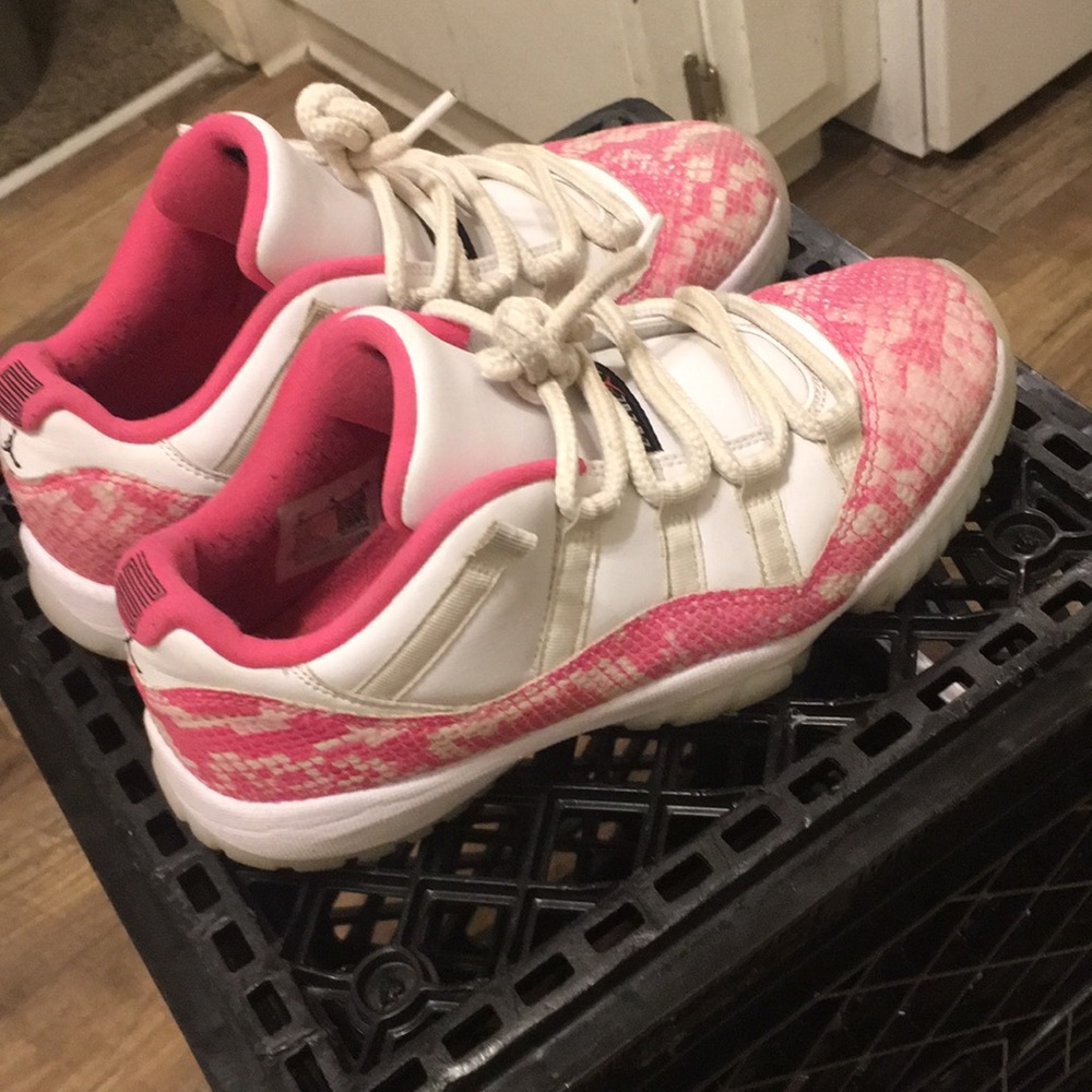Jordan 11 pink snakeskin